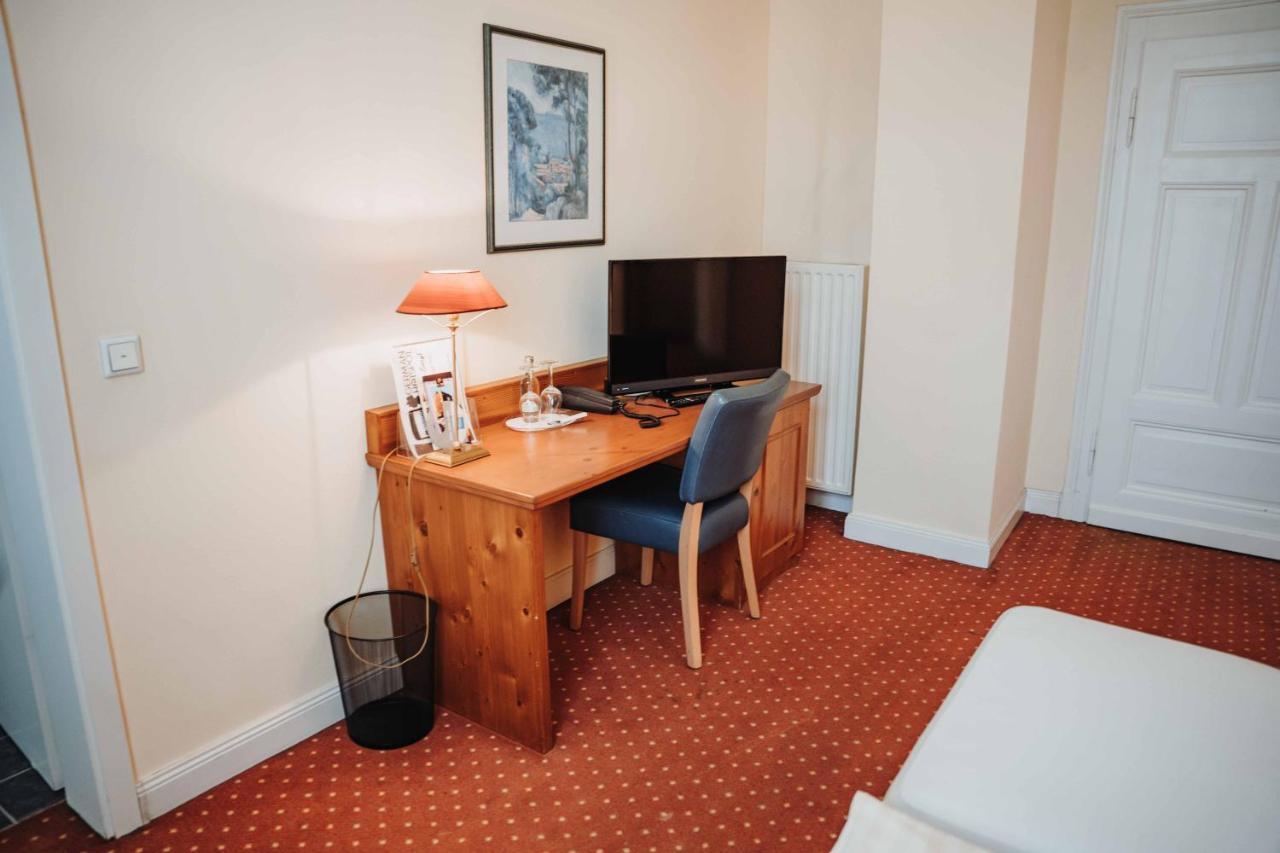 Hotel Am Wallgraben Brilon Bagian luar foto